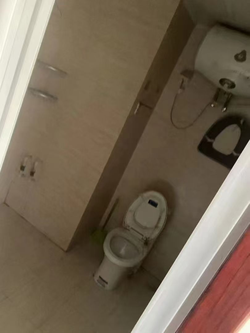 【出租】銀河世家公寓50左右平，900/月