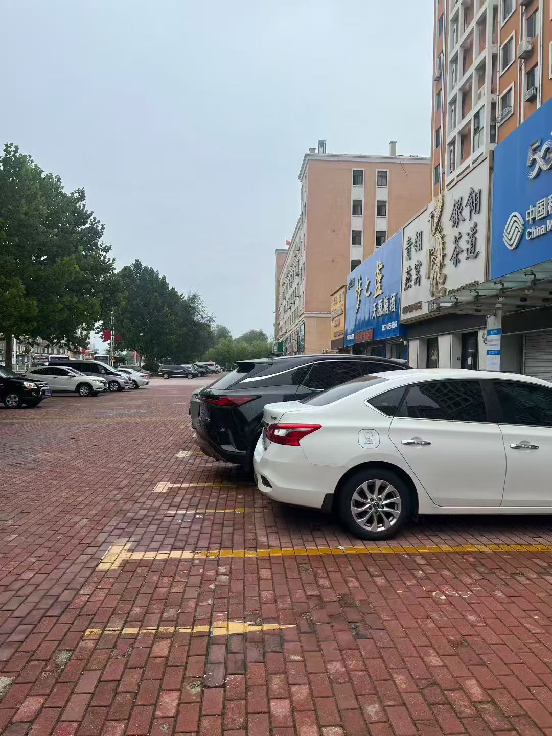 文登福泉名居小區(qū)北門東側(cè)有門市房對外出租