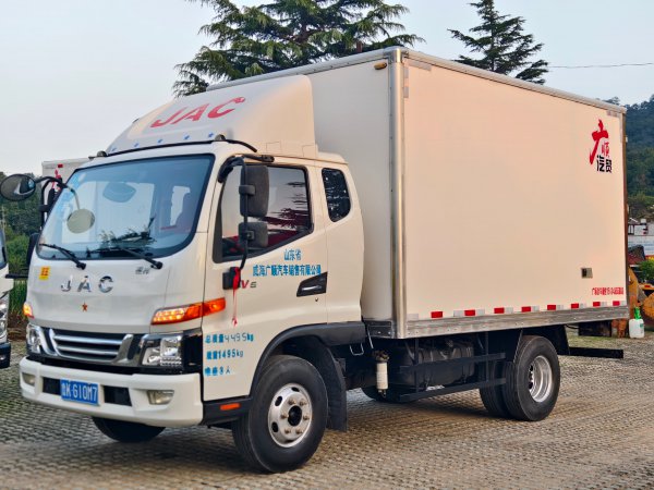 康明斯3.8一排半保溫箱貨出售 康明斯3.8一排半保溫箱貨出售