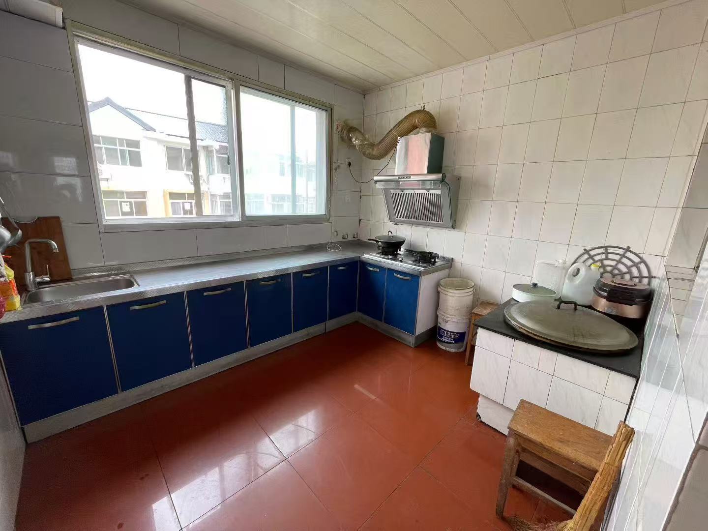 @700/月，興隆街，3樓3室