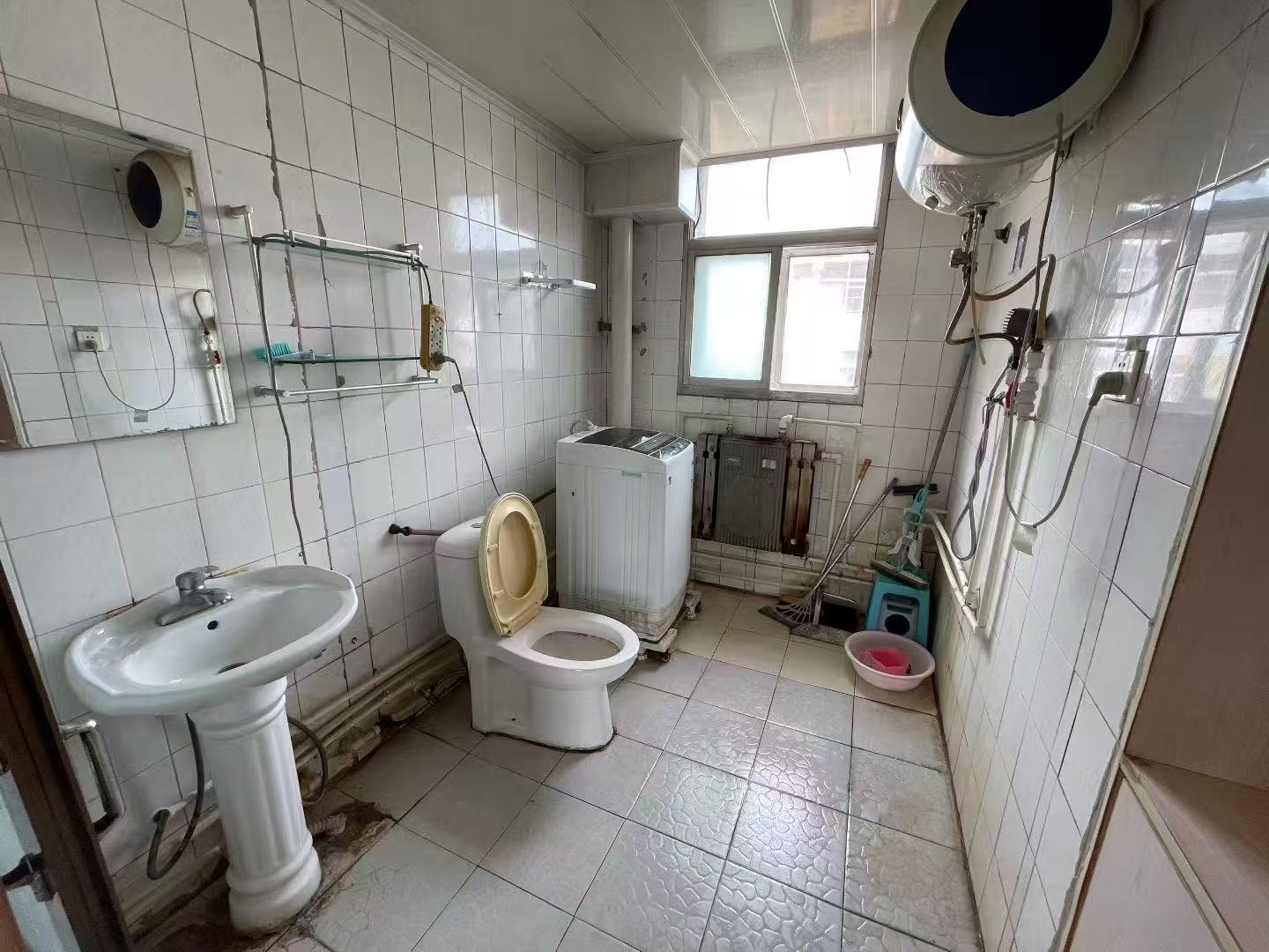 @700/月，興隆街，3樓3室