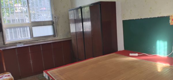 國貿(mào)大廈附近有民房?jī)砷g出租 國貿(mào)大廈附近有民房?jī)砷g出租