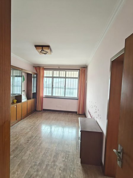 御景園貼地三樓121平+車庫僅售29.8萬三室 御景園貼地三樓121平+車庫僅售29.8萬三室