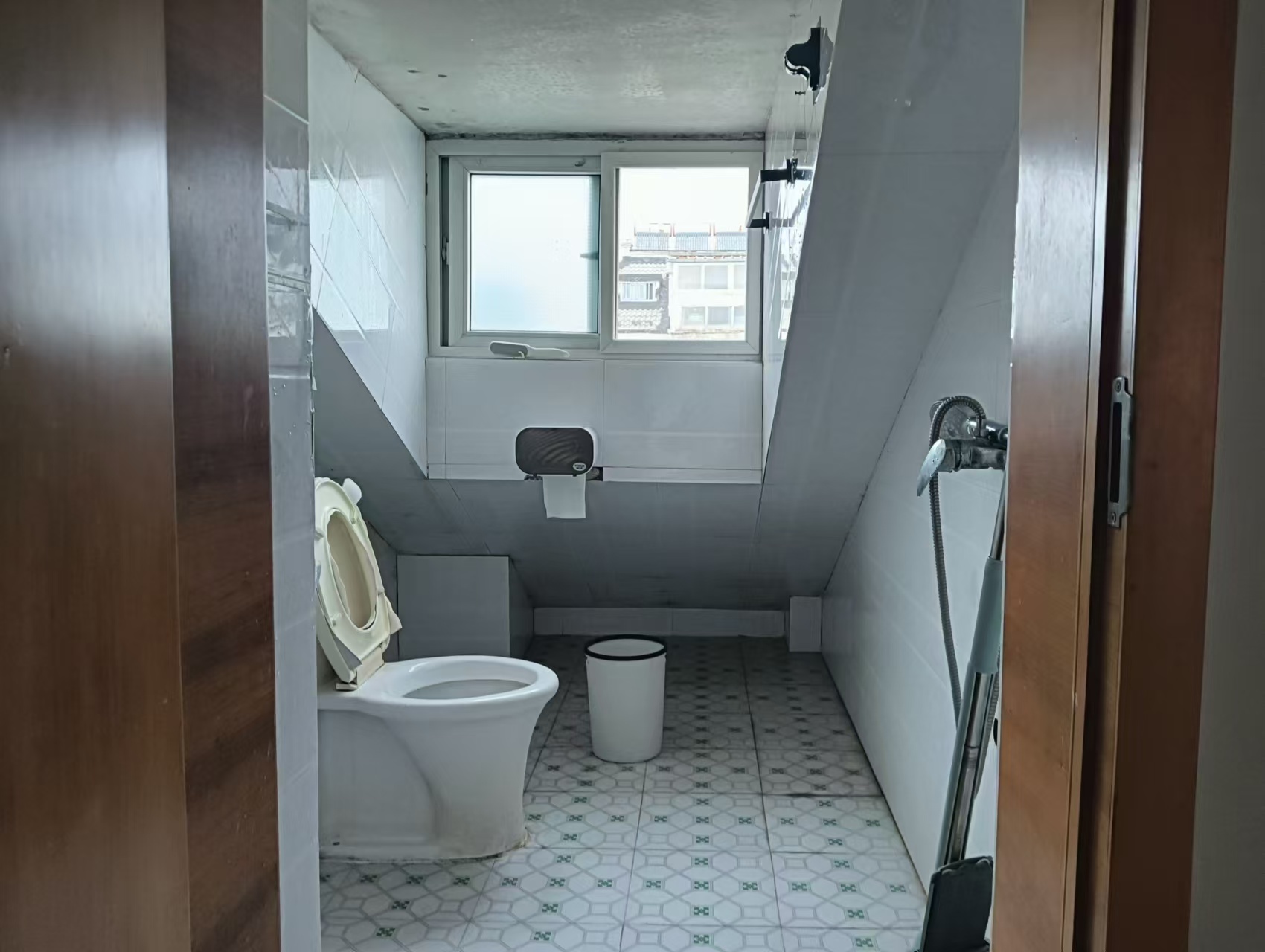 【出租】文峰花園閣樓，家具家電齊全，月租400