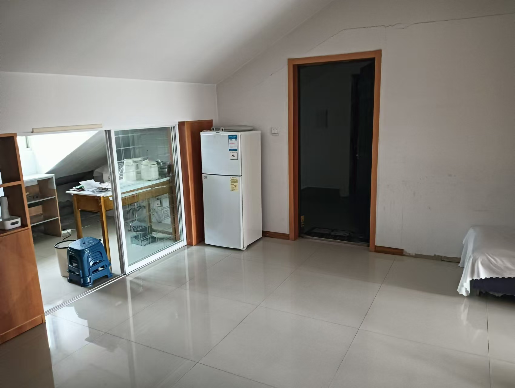 【出租】文峰花園閣樓，家具家電齊全，月租400