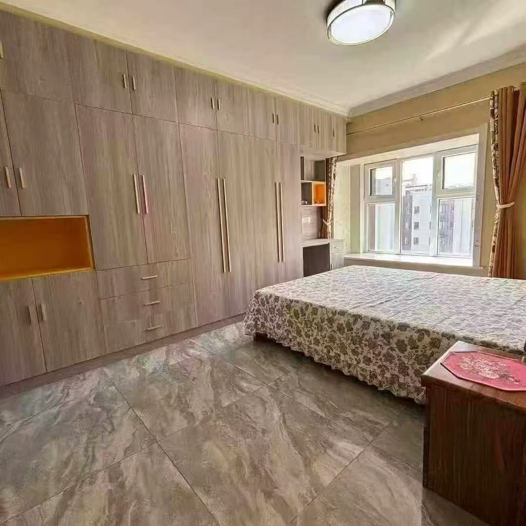 翡翠郡頂樓帶露臺153平五室兩衛(wèi)純實木裝修128萬 翡翠郡頂樓帶露臺153平五室兩衛(wèi)純實木裝修128萬