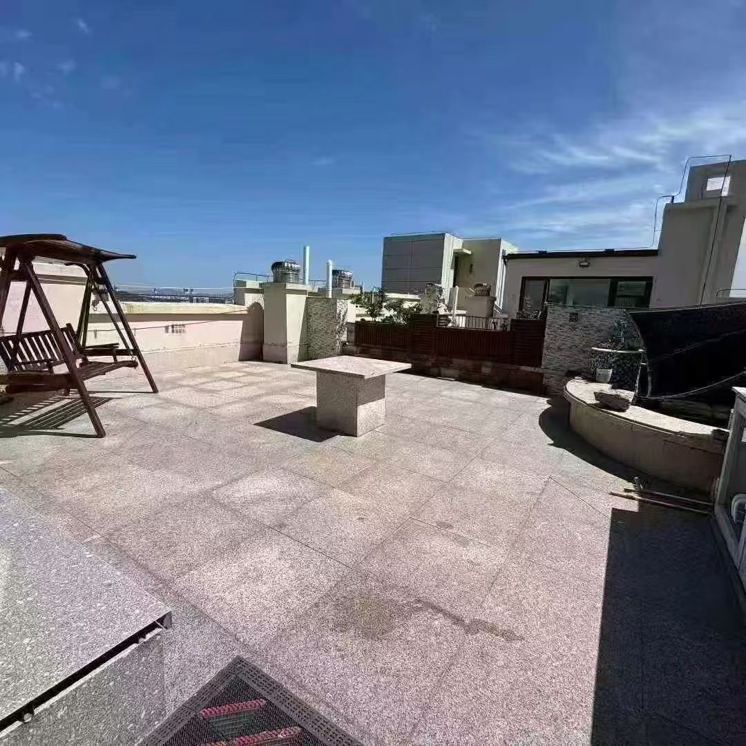 翡翠郡頂樓帶露臺153平五室兩衛(wèi)純實木裝修128萬 翡翠郡頂樓帶露臺153平五室兩衛(wèi)純實木裝修128萬