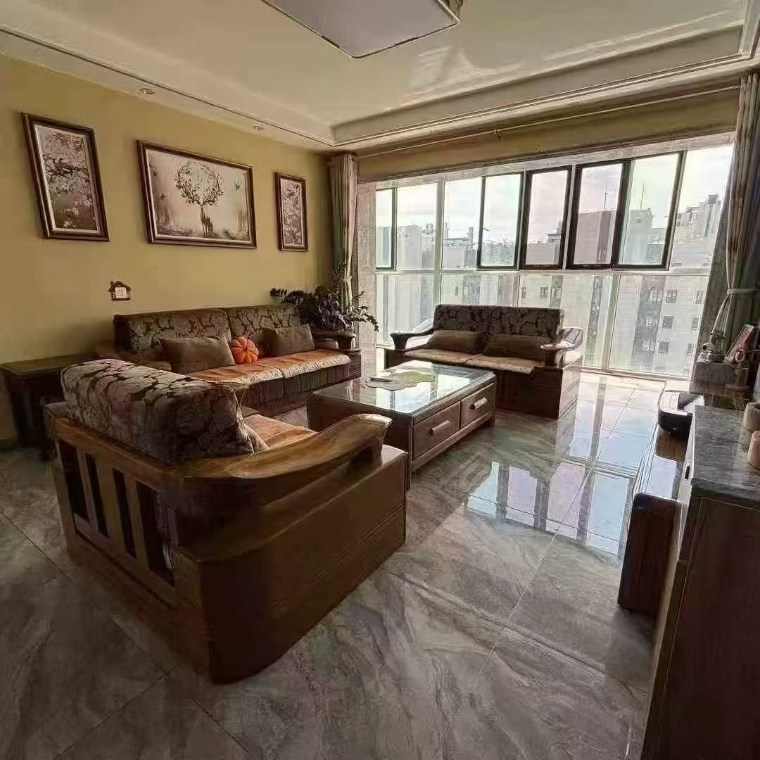 翡翠郡頂樓帶露臺153平五室兩衛(wèi)純實木裝修128萬 翡翠郡頂樓帶露臺153平五室兩衛(wèi)純實木裝修128萬