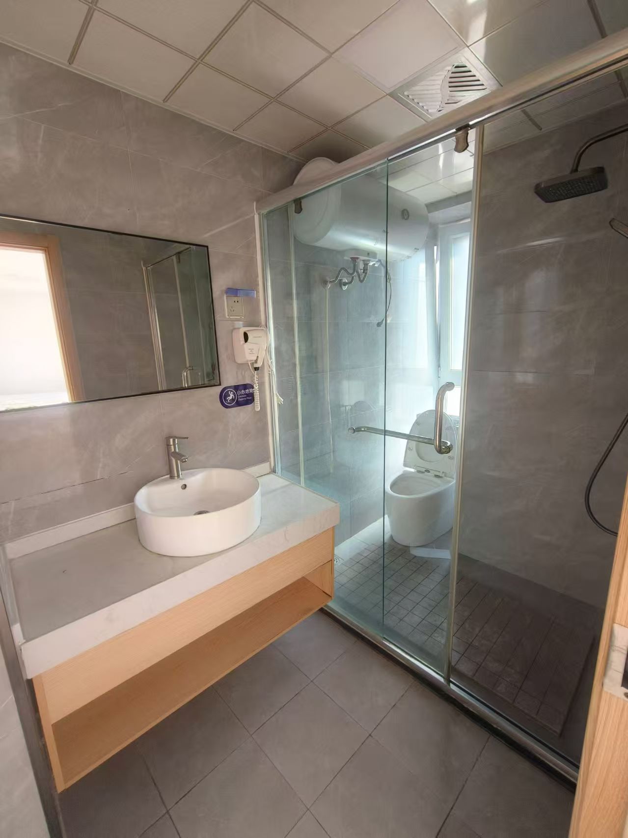 寶宇公館電梯最好樓層75平兩室精裝月租1200元