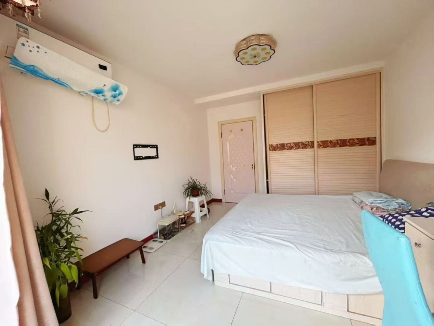 石山路多層住人二樓80平兩室31.8萬出租900/月