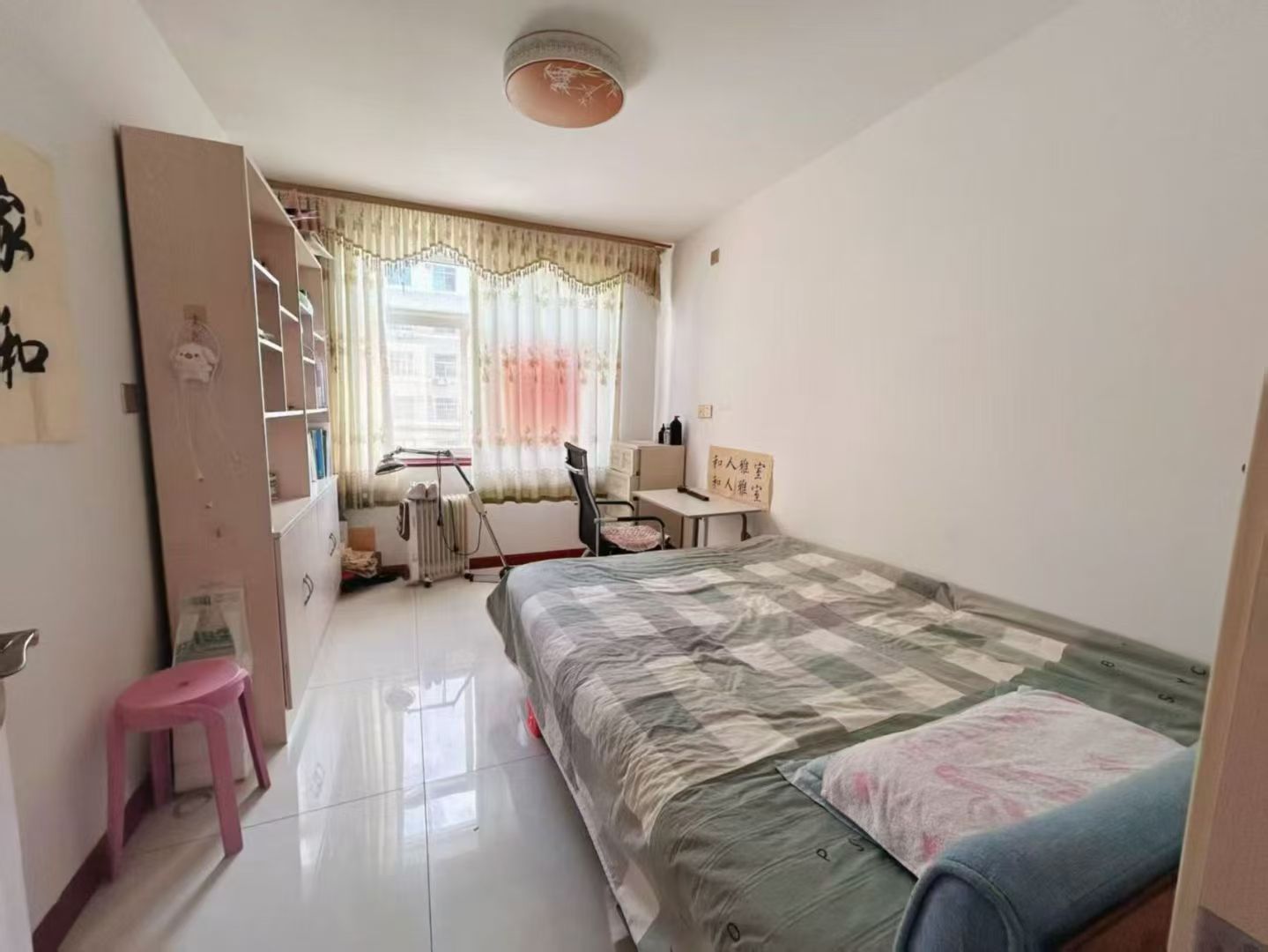 石山路多層住人二樓80平兩室31.8萬出租900/月