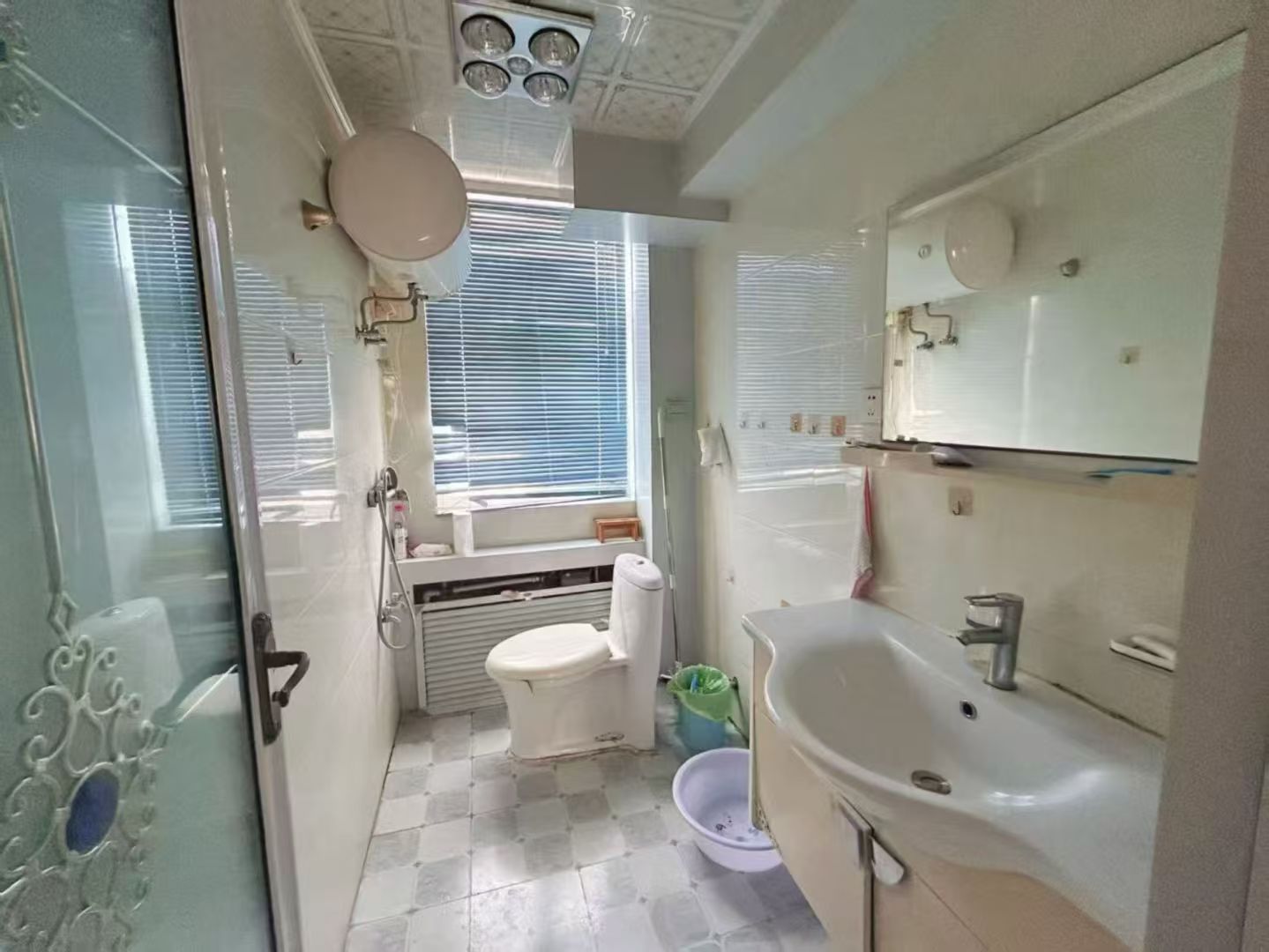 石山路多層住人二樓80平兩室31.8萬出租900/月