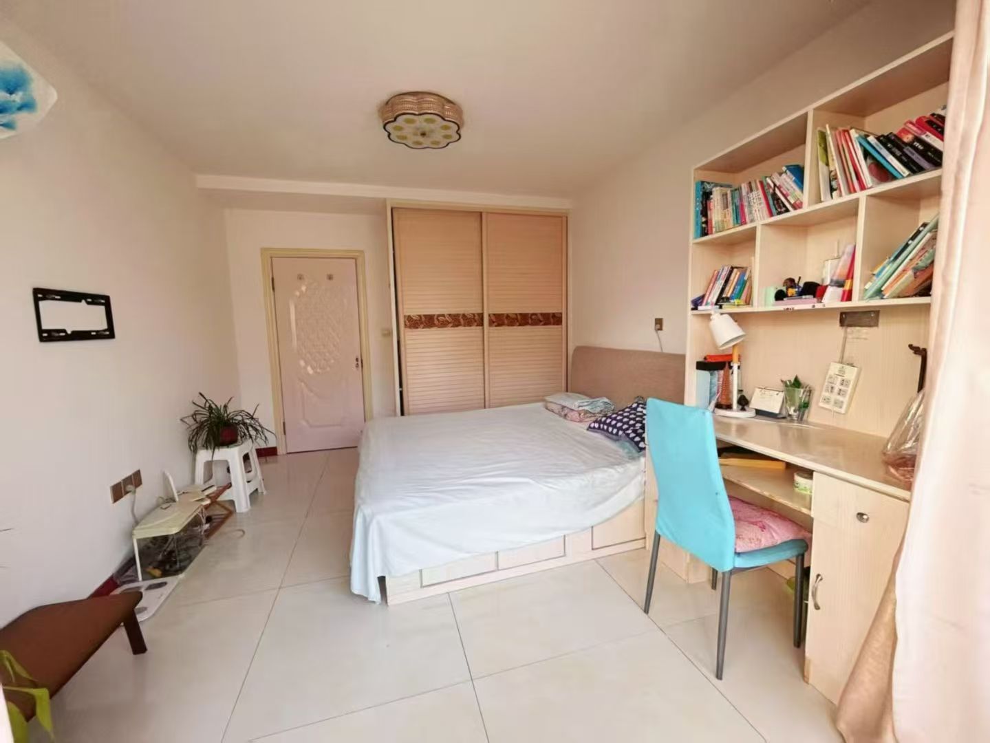 石山路多層住人二樓80平兩室31.8萬出租900/月