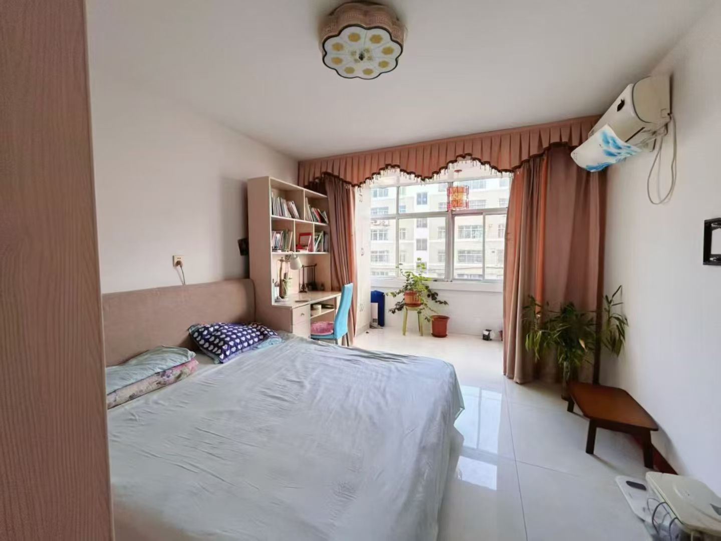 石山路多層住人二樓80平兩室31.8萬出租900/月