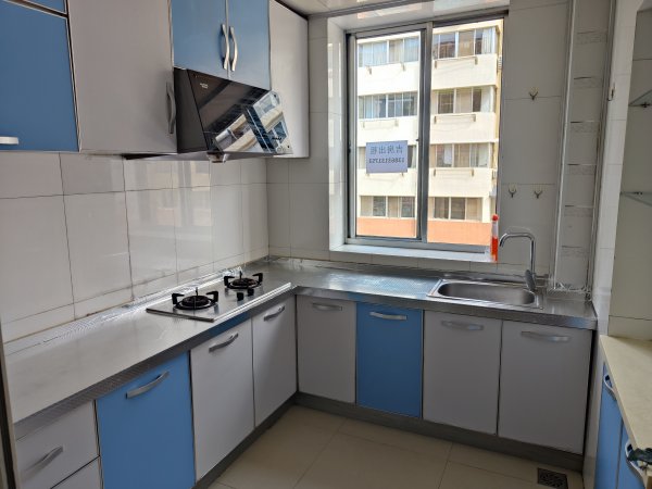 老一中對(duì)面，金泰小區(qū)住人二樓出租，拎包入住，年租，非誠(chéng)勿擾。