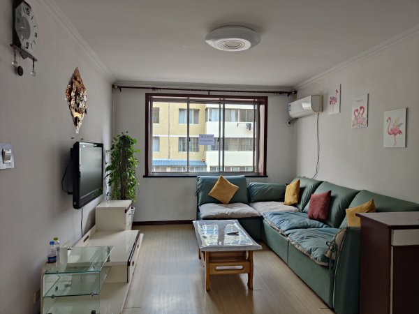 老一中對(duì)面，金泰小區(qū)住人二樓出租，拎包入住，年租，非誠(chéng)勿擾。