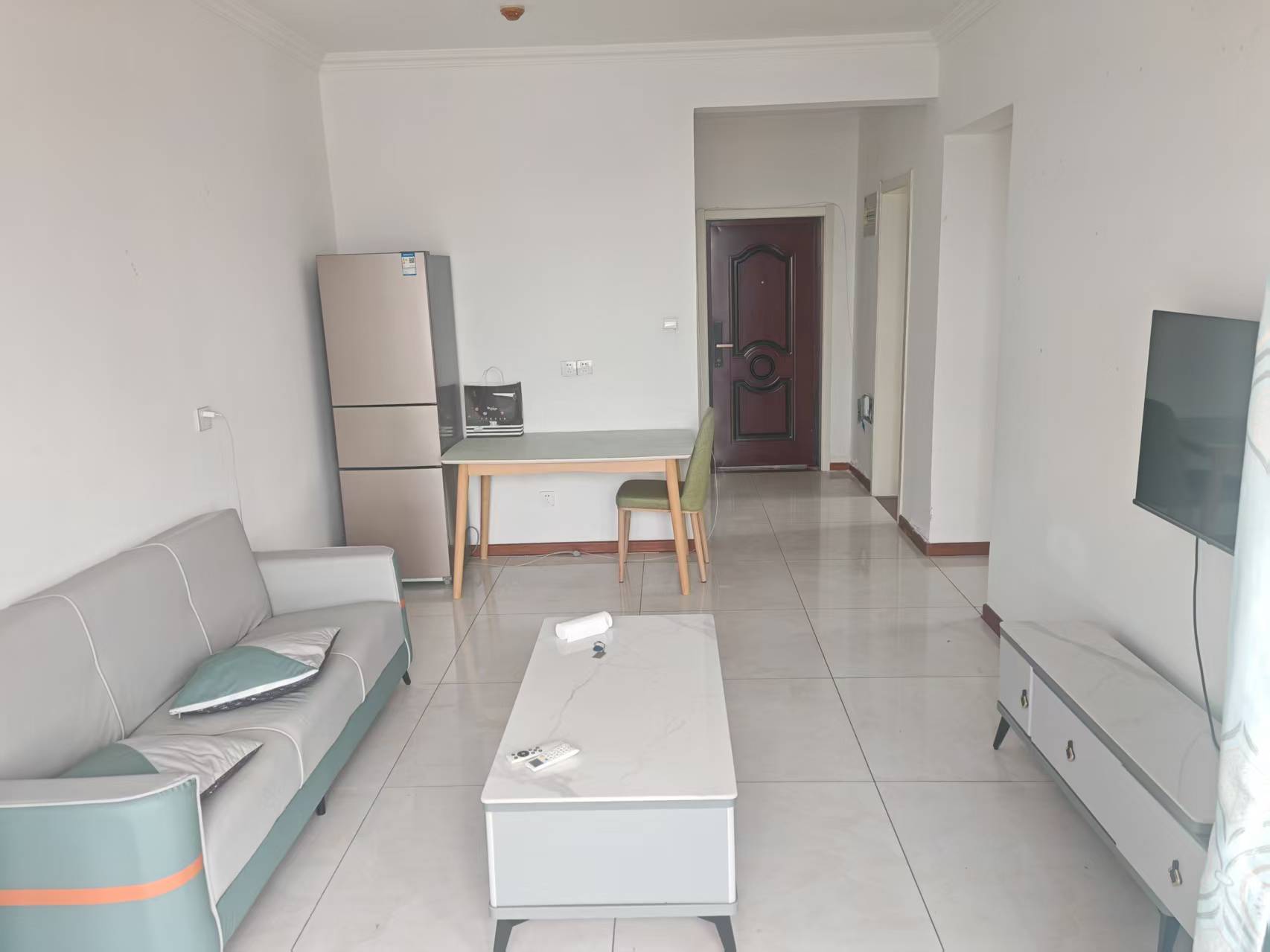 文山書香園70平房屋出租，帶草房，電梯房，家電家具齊全