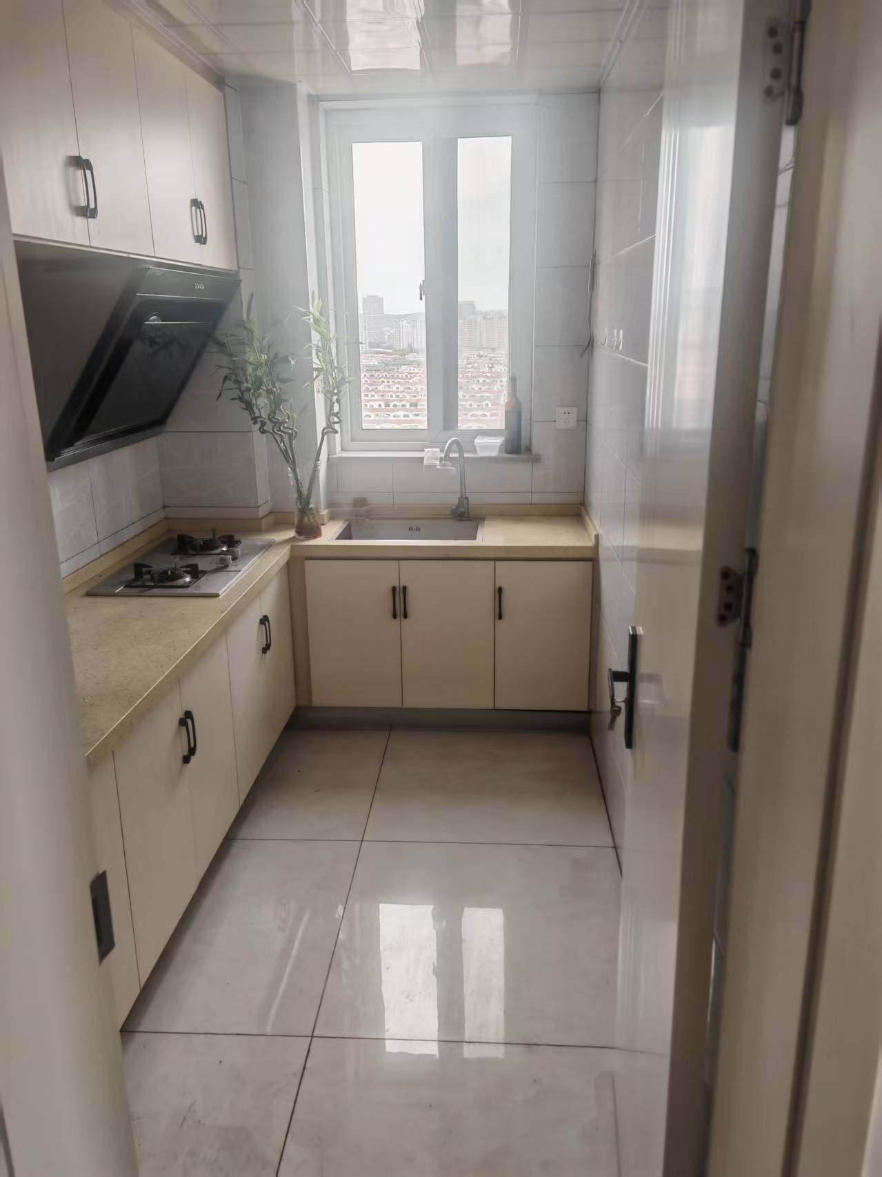 文山書香園70平房屋出租，帶草房，電梯房，家電家具齊全