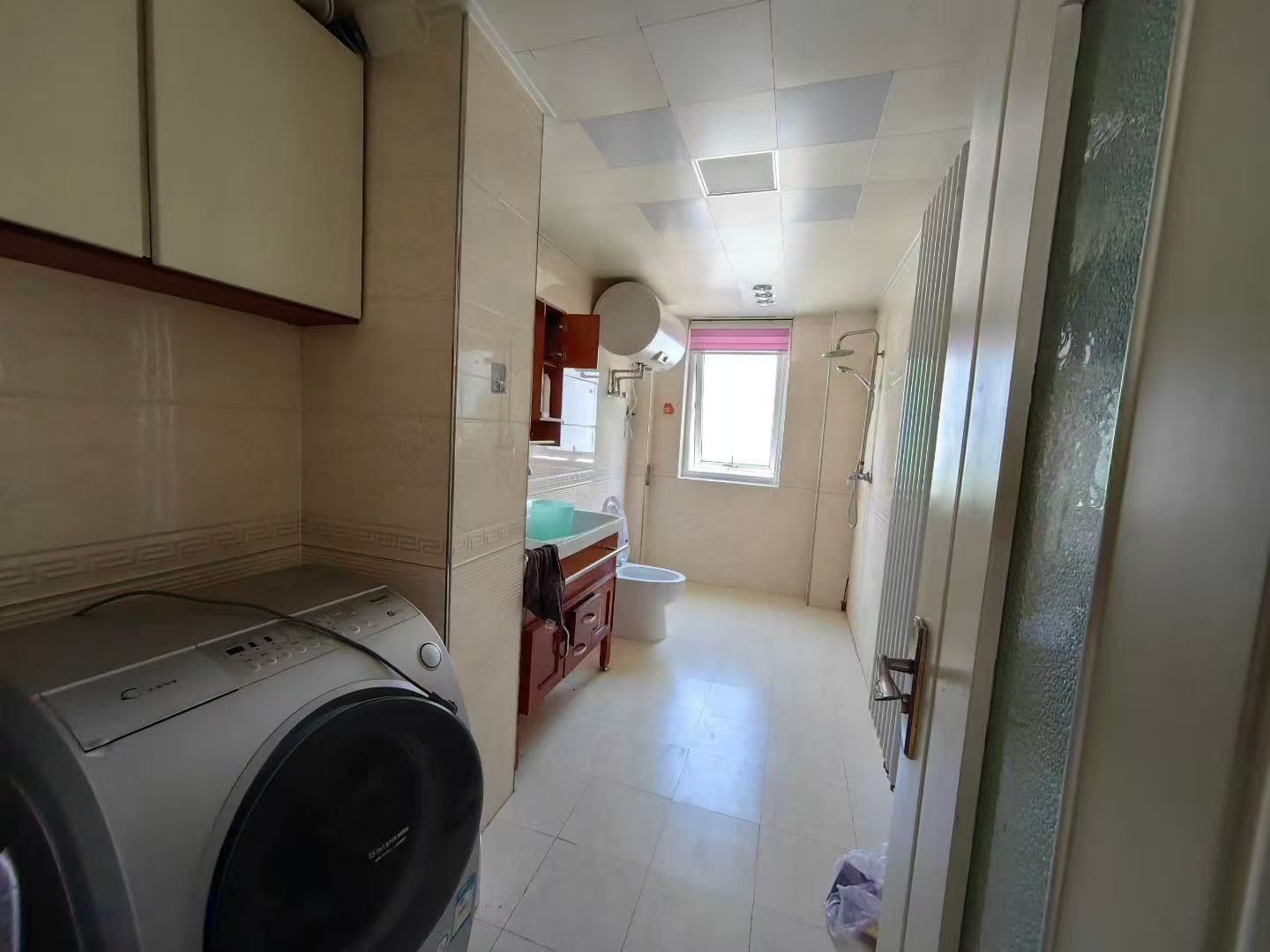 龍澤苑二樓126平三室1600/月年租