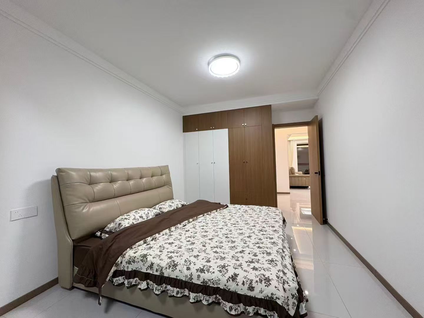 御景花園112.29平三室北向大平臺(tái)53.8萬 御景花園112.29平三室北向大平臺(tái)53.8萬