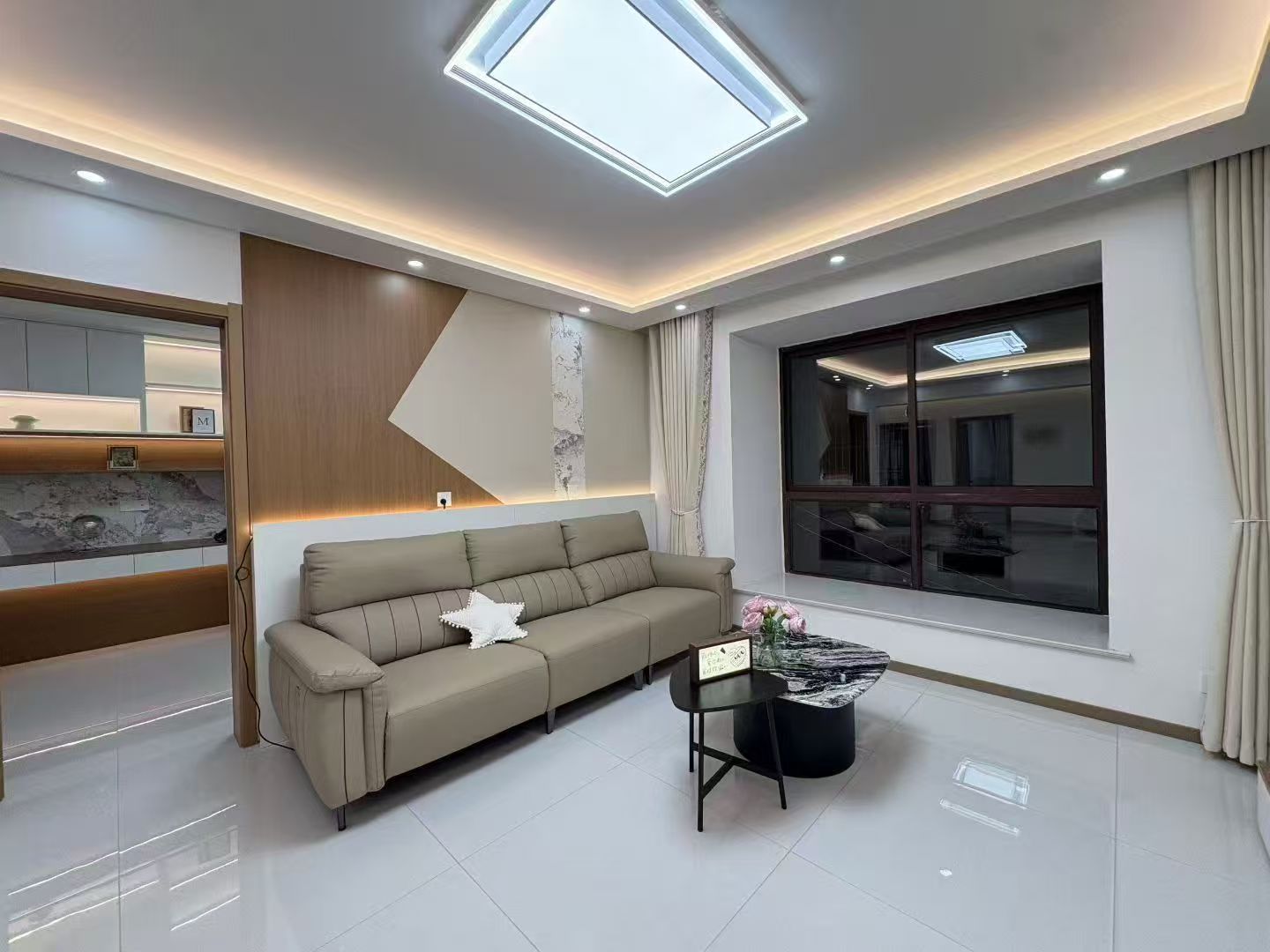 御景花園112.29平三室北向大平臺(tái)53.8萬 御景花園112.29平三室北向大平臺(tái)53.8萬