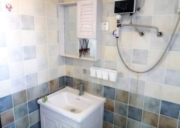 二中附近 精裝修家電齊全拎包入住