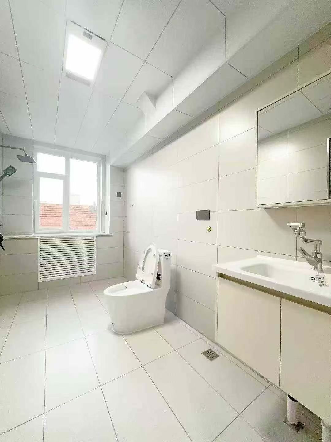 龍山路南12號多層住人二樓 124.13平三室32萬 龍山路南12號多層住人二樓 124.13平三室32萬