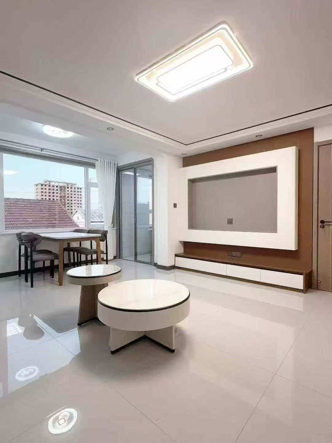 龍山路南12號多層住人二樓 124.13平三室32萬 龍山路南12號多層住人二樓 124.13平三室32萬