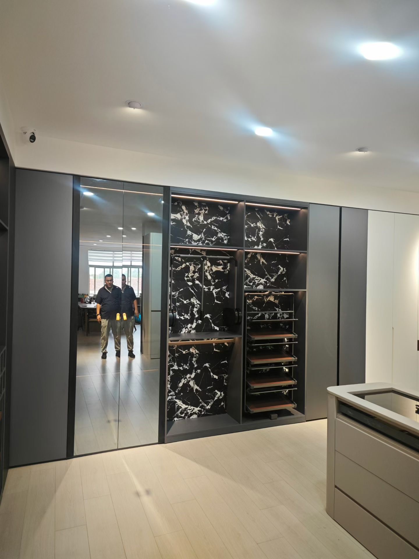 按裝衣柜木門鋁合金門推拉門衛(wèi)生間平開門