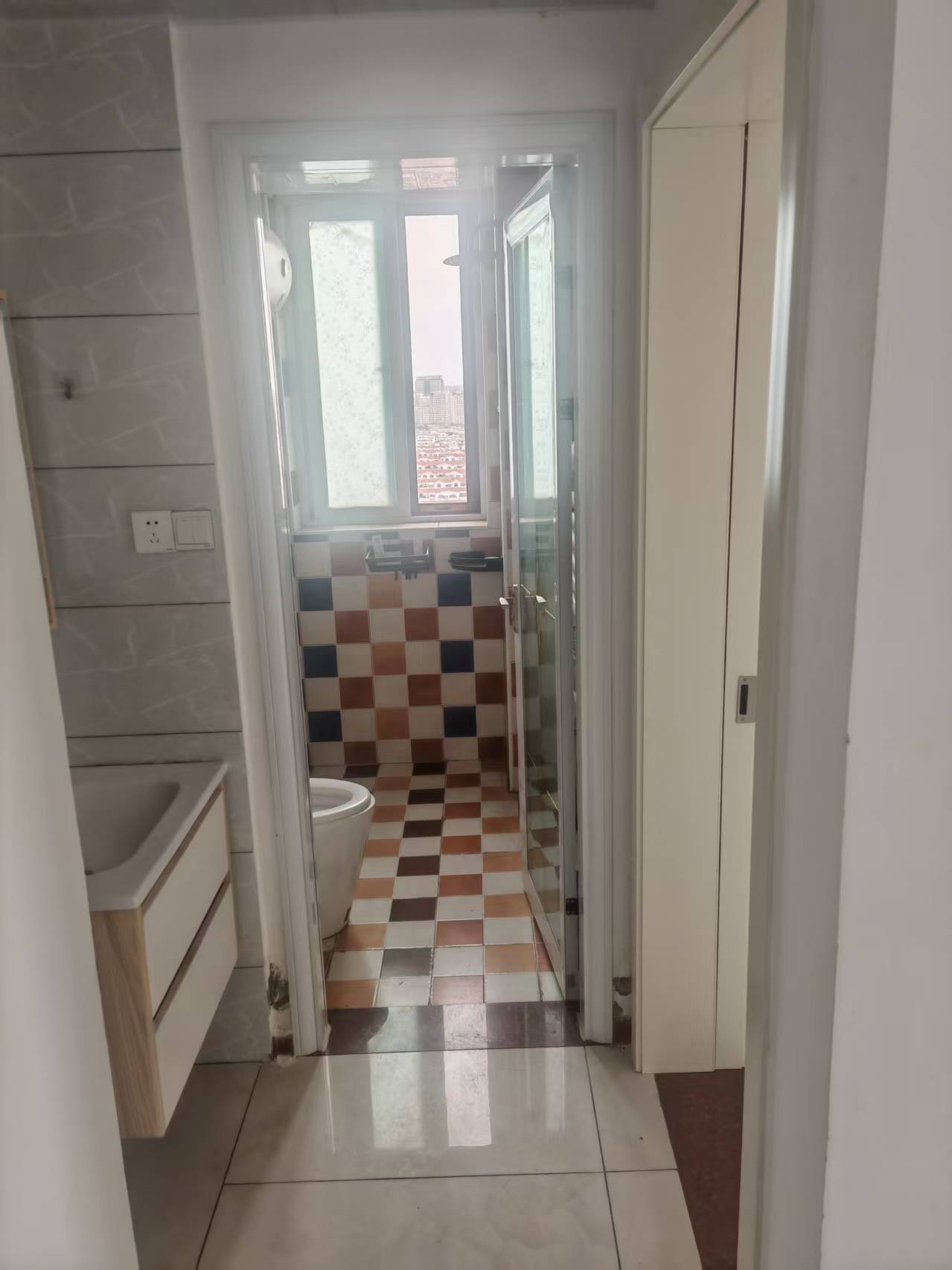 文山書香園70平房屋出租，帶草房，電梯房，家電家具齊全