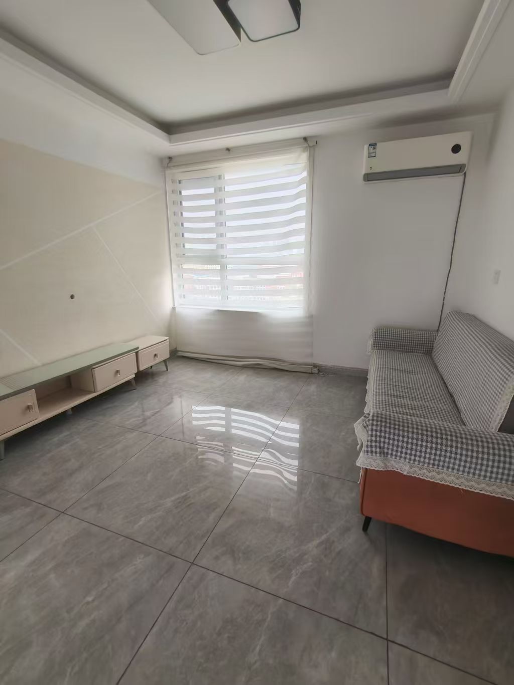 @出租：上海豪庭，2室，精裝，家電齊全！