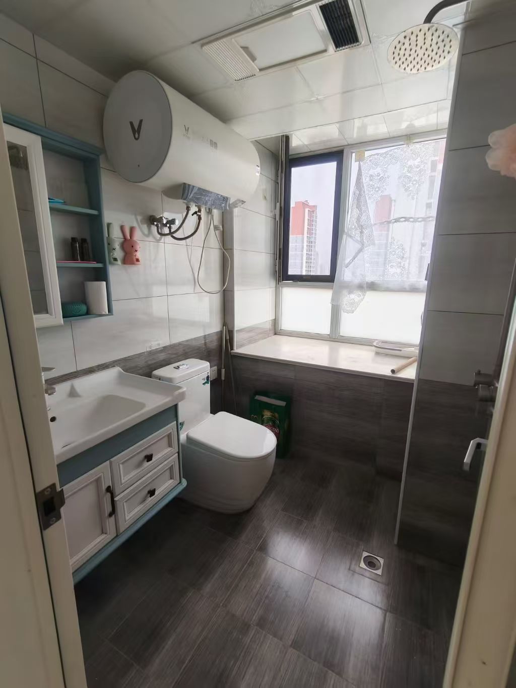 @出租：上海豪庭，2室，精裝，家電齊全！