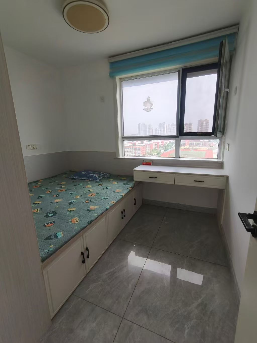 @出租：上海豪庭，2室，精裝，家電齊全！