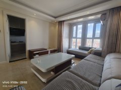 龍澤苑電梯三室?guī)У叵萝噹煲粋€精裝修55.8萬