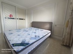 龍澤苑電梯三室?guī)У叵萝噹煲粋€精裝修55.8萬