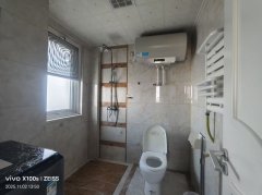 龍澤苑電梯三室?guī)У叵萝噹煲粋€精裝修55.8萬