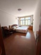 河南水產(chǎn)旁利民街澆筑樓三樓143.55平三室49.8萬