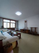 河南水產(chǎn)旁利民街澆筑樓三樓143.55平三室49.8萬