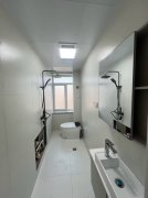 爬山街早市西頭住人1樓82.43平兩室精裝修拎包入住28.8