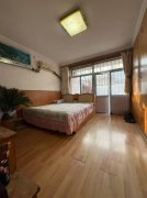 **的南開門一樓帶院三室連院子130平39.8萬