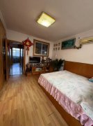 **的南開門一樓帶院三室連院子130平39.8萬