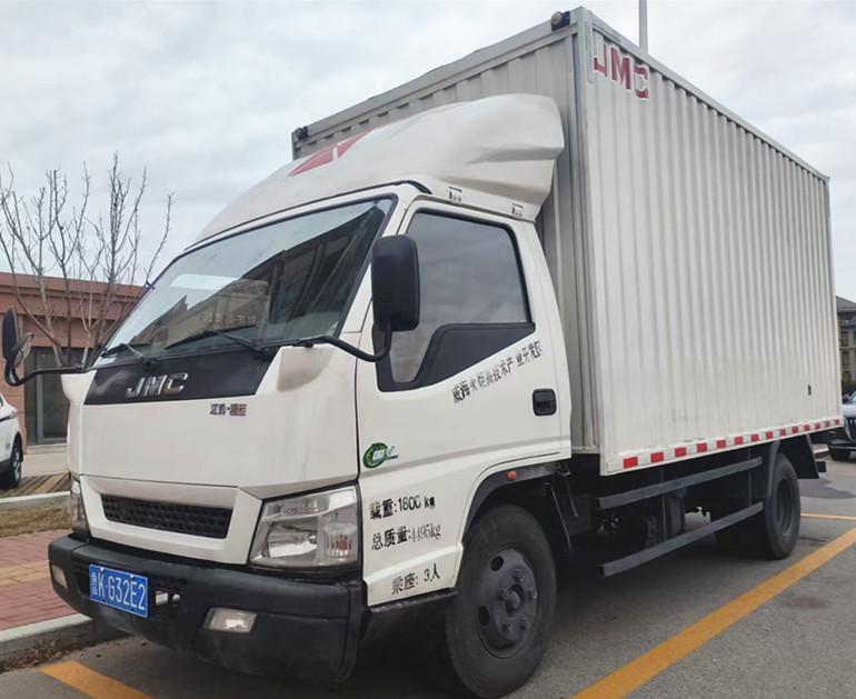 近2020年江鈴四米二寬體廂貨